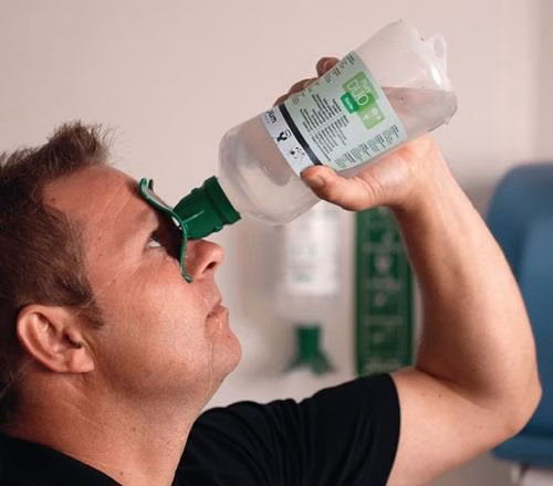 Stazione di emergenza oculare DUO 1x0,5l pH neutro DUO,1x0,5l soluzione di risciacquo oculare DUO PLUM