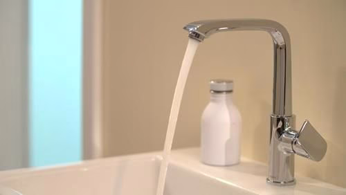 Hansgrohe METRIS 230 miscelatore monocomando per lavabo con diametro 15 mm con bocca girevole e scarico a scomparsa G 1 1/4 di pollice cromo