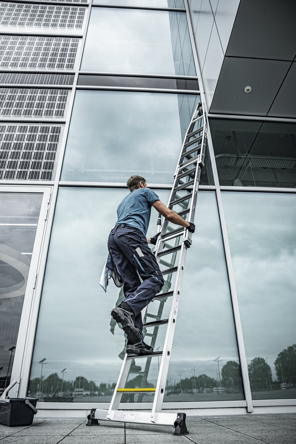 Milieubild 2178189 Munk Stufen-Glasreinigerleiter-Satz mit nivello®-Traverse und clip-step R13 2-teilig