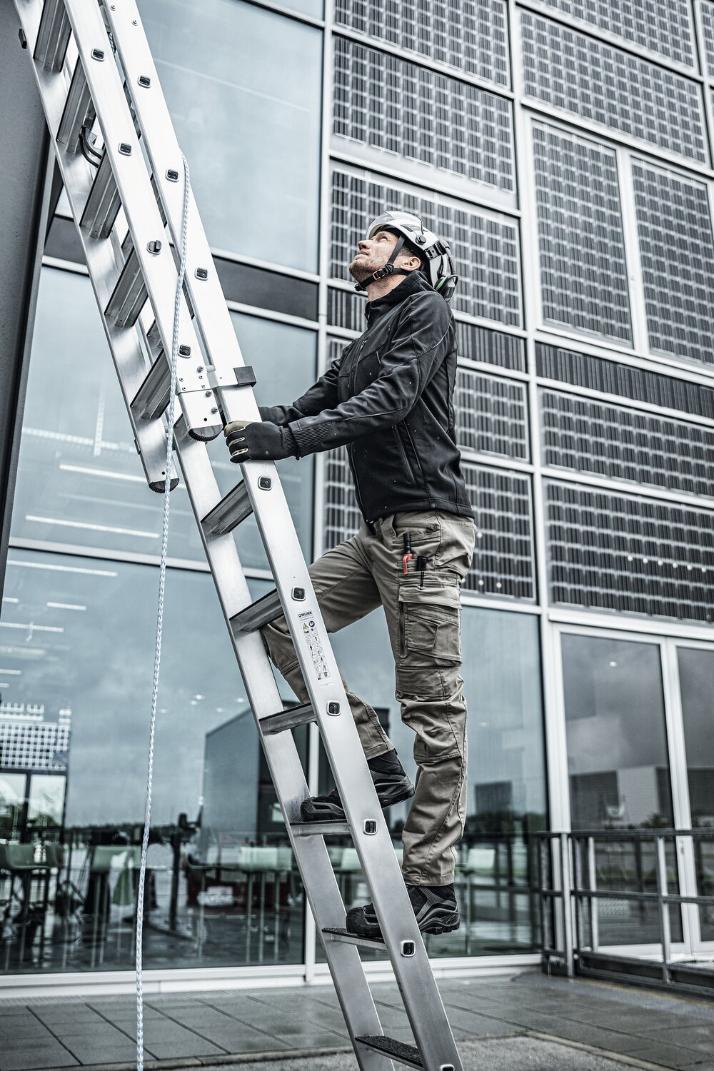 Munk Stufen-Seilzugleiter 2-teilig mit Handlauf und Ausstiegsholm 2x12 Stufen