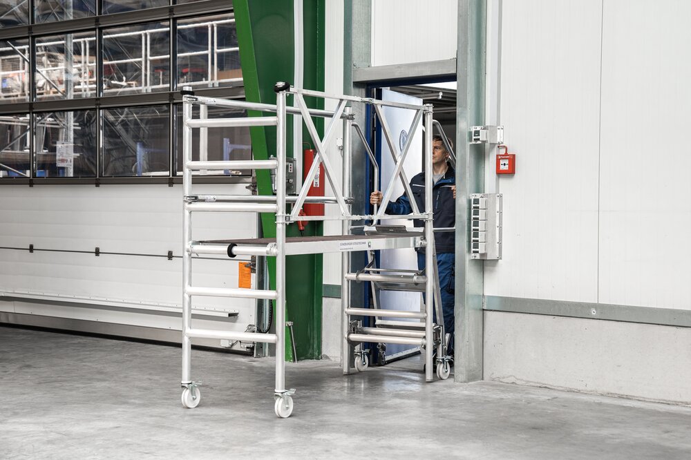 Munk Montageplattform mit Treppenzustieg