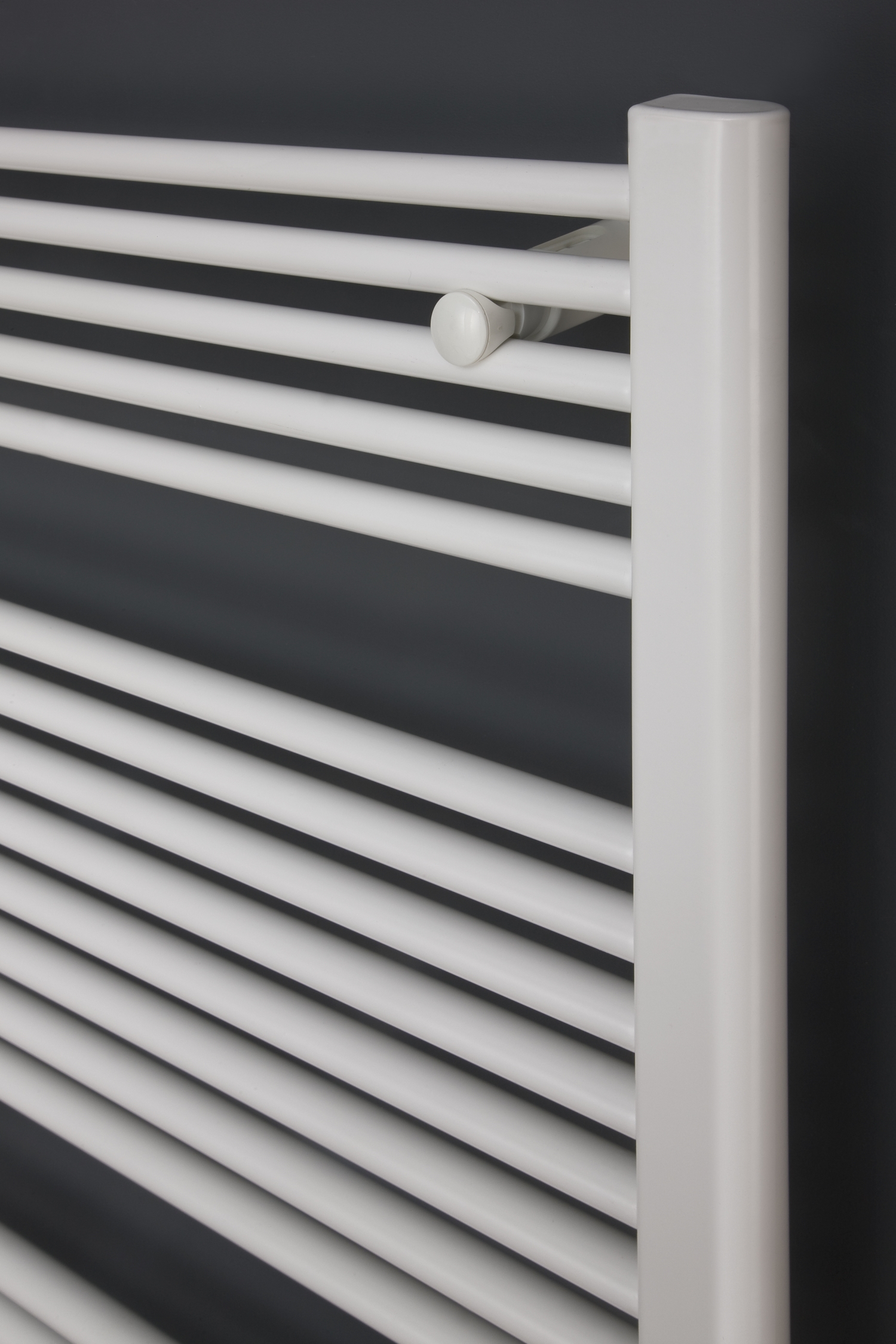 Punta del radiatore da bagno 764 mm x 600 mm 423 Watt bianco RAL 9003 della marca Ximax della categoria Radiatori