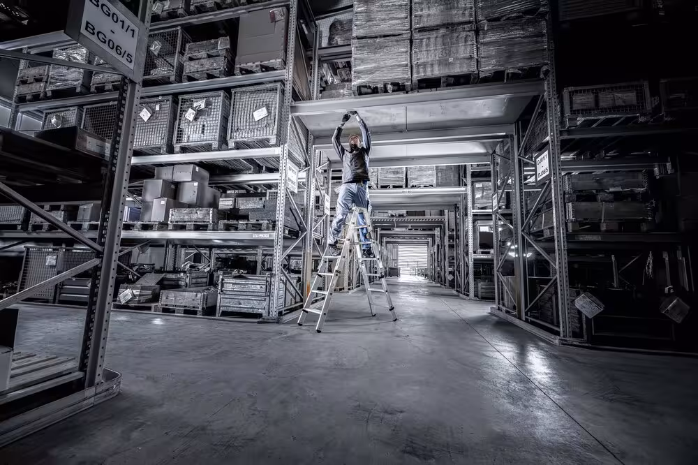 Scaletta a innesto accessibile su entrambi i lati (confezione da 2 pezzi) dalla categoria accessori e ricambi per tecnologia d'arrampicata con GTIN 4031405402607 Scaletta a innesto accessibile su entrambi i lati (confezione da 2) della marca Munk della gamma Scale e impalcature