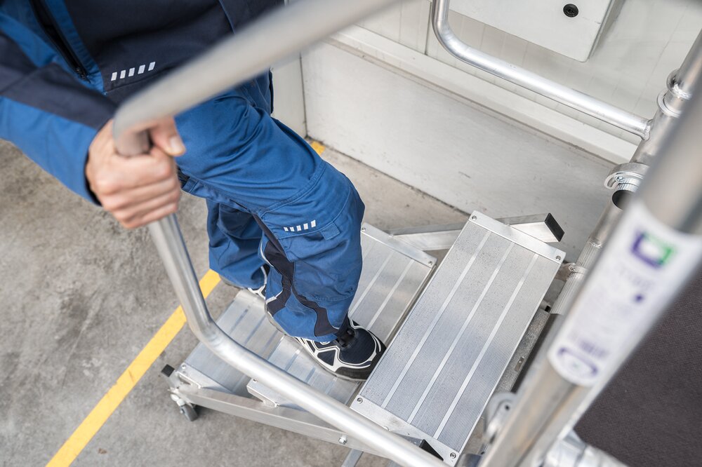 Munk Montageplattform mit Treppenzustieg