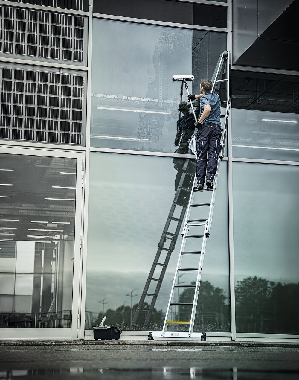 Milieubild 2178188 Munk Stufen-Glasreinigerleiter-Satz mit nivello®-Traverse und clip-step R13 2-teilig