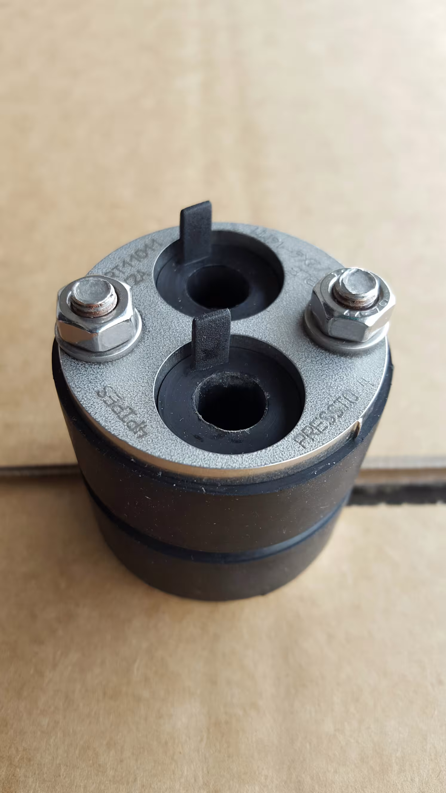 Pressio 4 cavi UNIVERSAL, gomma EPDM 1x40mm, piastre di pressione V2A, viti V2A, dadi V4A della marca 4 tubi della categoria guarnizione dello spazio anulare