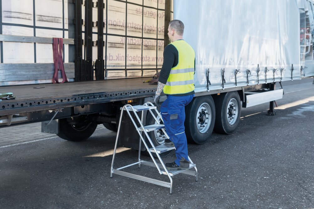 Milieubild 3816056 Munk Arbeitspodest einseitig begehbar Aluminium geriffelt 3 Stufen