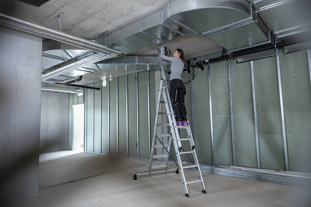 Escabeau multi-usages Munk en 3 parties avec traverse nivello® 3x6 marches