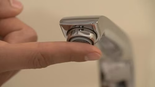 Hansgrohe METRIS 230 miscelatore monocomando per lavabo con diametro 15 mm con bocca girevole e scarico a scomparsa G 1 1/4 di pollice cromo