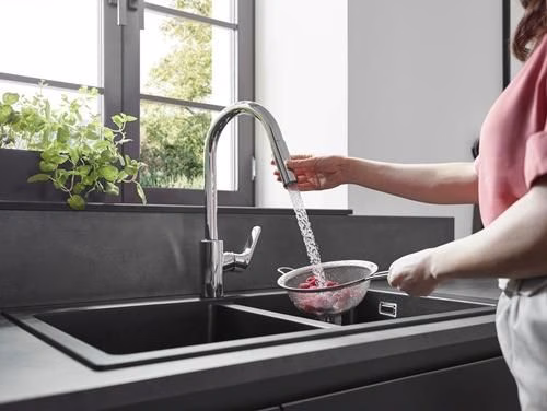 Hansgrohe Miscelatore monocomando per cucina 240 FOCUS DN 15, con doccetta estraibile cromo