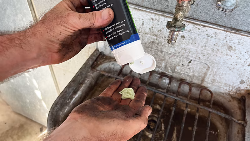 CareLine BIO-Handreinigungscreme 250 ml Körperteil, Finger, Hand, Person, Sinken