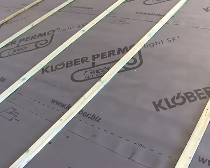 Permo Seal sigillante per chiodi, materiale sigillante per controlistelli per la tenuta ottimale di graffette/chiodi della marca Klöber dalla gamma di prodotti per tetti spioventi