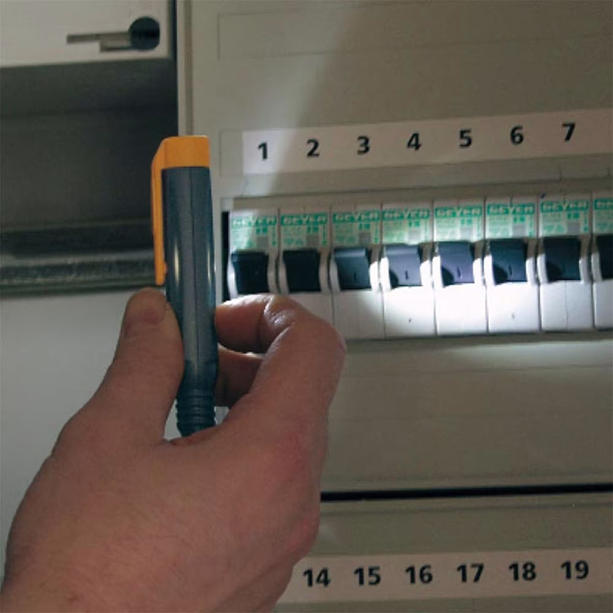 Brennenstuhl Multitesteur électronique MT6 S/2, dispositifs de rinçage, de remplissage et de test, article n° 1297150
