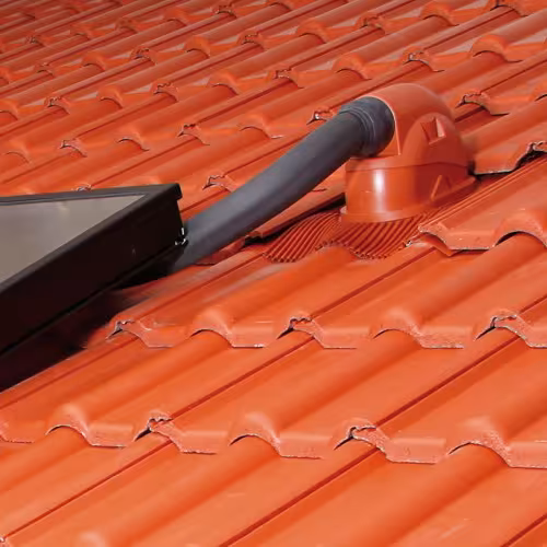 Set di condotti solari universali Venduct rosso, versione standard della categoria condotti per tetti ripidi con GTIN 4027822803530 Set universale di passaggio solare Venduct per tegole e tegole della marca Klöber della categoria passaggi per tetti ripidi