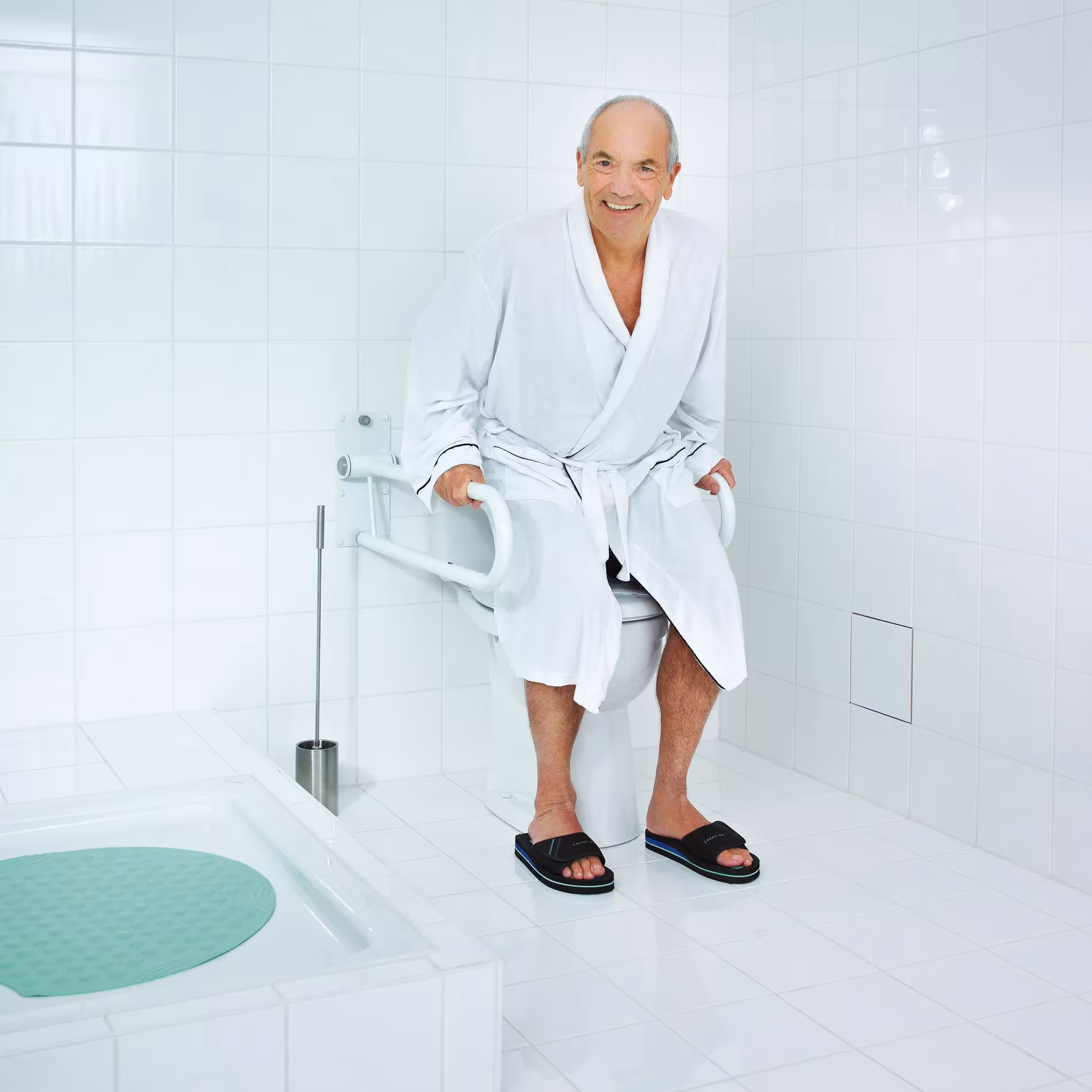 Barre de toilette Tim env. 76 cm, blanc, acier pliable de Ridder avec réf. A0130201