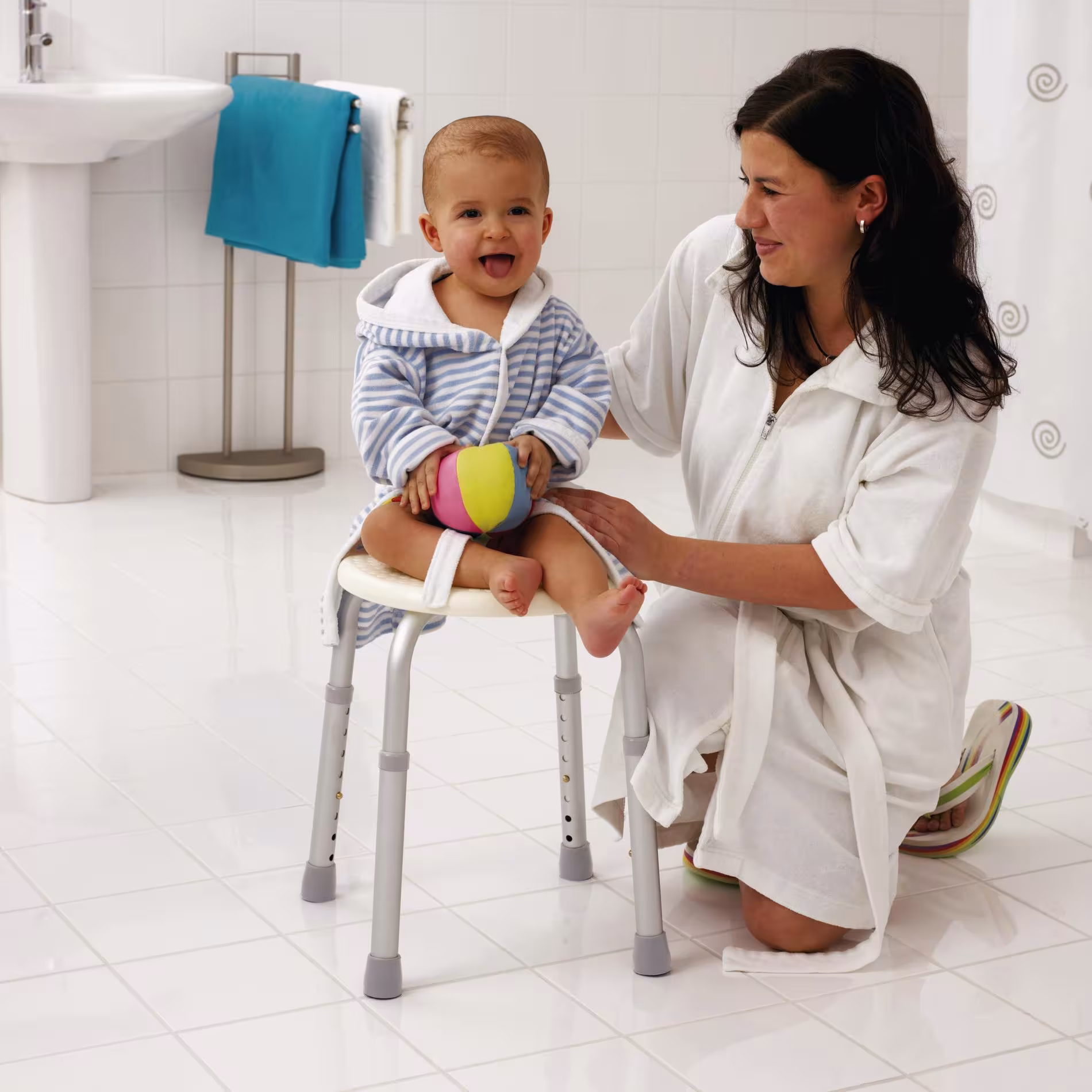 Tabouret de salle de bain Ted, blanc, réglable en hauteur de Ridder avec réf. A00603101