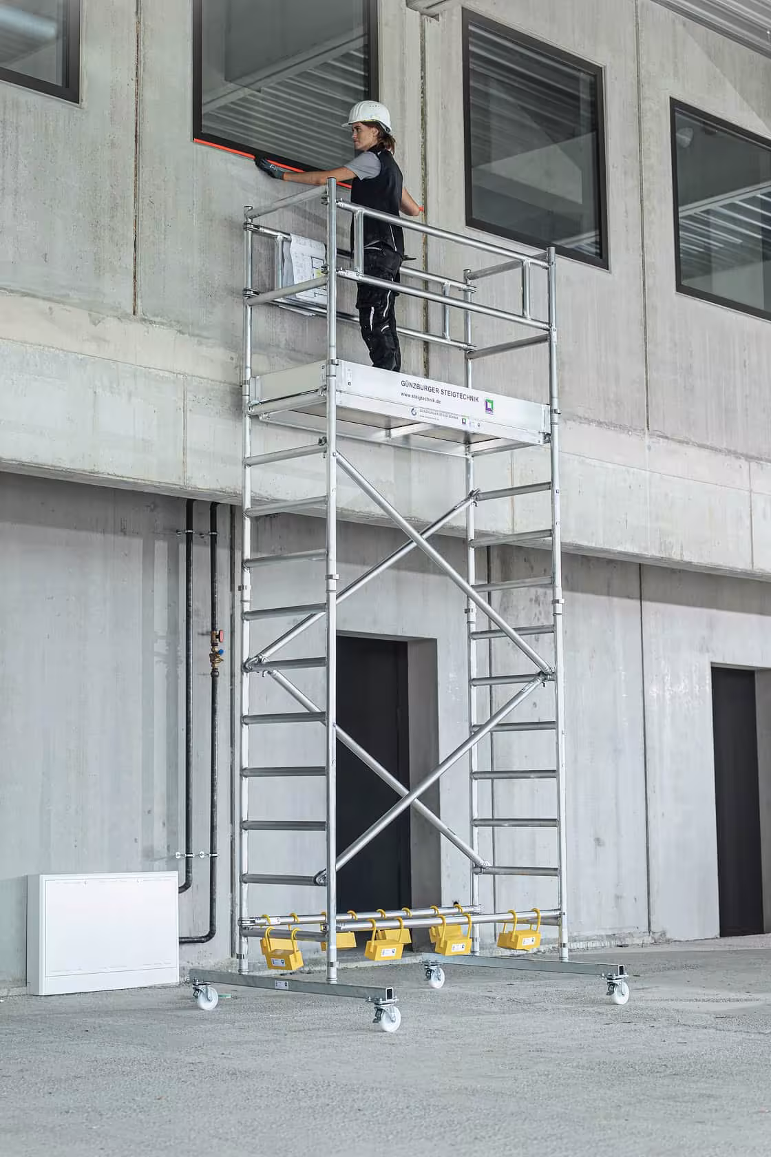 Ponteggio mobile standard ML 0,75 x 1,80 m altezza piattaforma 2,20 m di Munk con articolo n. 166220