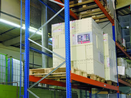 Paroi arrière en treillis métallique pour rayonnage à palettes pour S610-M18, 1000 x 3300 mm (H x L), bleu/galvanisé, maillage de 50 x 50 mm de Schulte Lagertechnik avec le réf. 16079