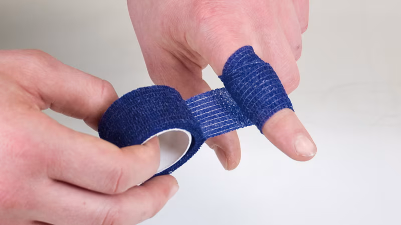 CareLine Wund-Schnellverband Box, 2 Rol. à 6,50 m beige/blau Körperteil, Finger, Hand, Person, Baby