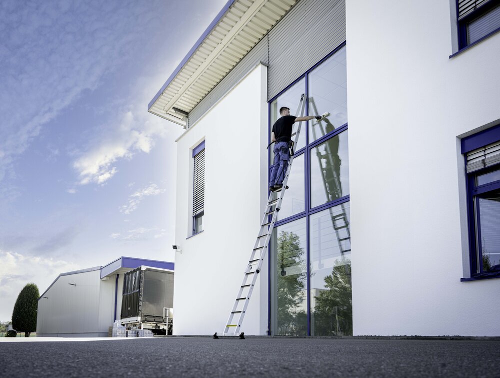 Milieubild 2178187 Munk Stufen-Glasreinigerleiter-Satz mit nivello®-Traverse und clip-step R13 2-teilig