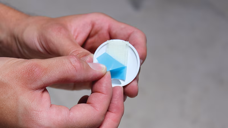 Xtreme Tape STRIPS, gewebearmiert, 20 mm x 40 mm, 1 Pack = 70 Strips Körperteil, Finger, Hand, Person, Baby