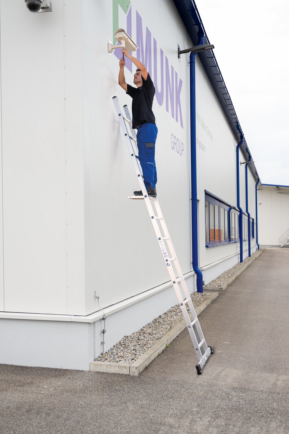 Scala singola a pioli con barra divaricatrice standard 12 pioli