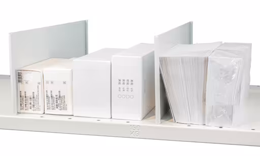 Un'altra vista dell'articolo Divisorio rimovibile autoportante, 800 x 140 mm (P x A), RAL 7035 grigio chiaro per ripiani MULTIplus150 della categoria Ripiani a scaffale