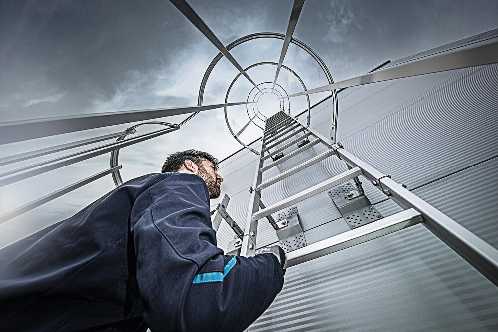 Staffa a muro Munk per facciata in lamiera
