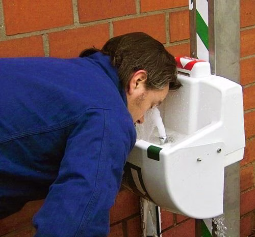 Doccia oculare PremiumLine con gocciolatoio+coperchio Montaggio a parete3/8 filettatura esterna in pollici B-SAFETY