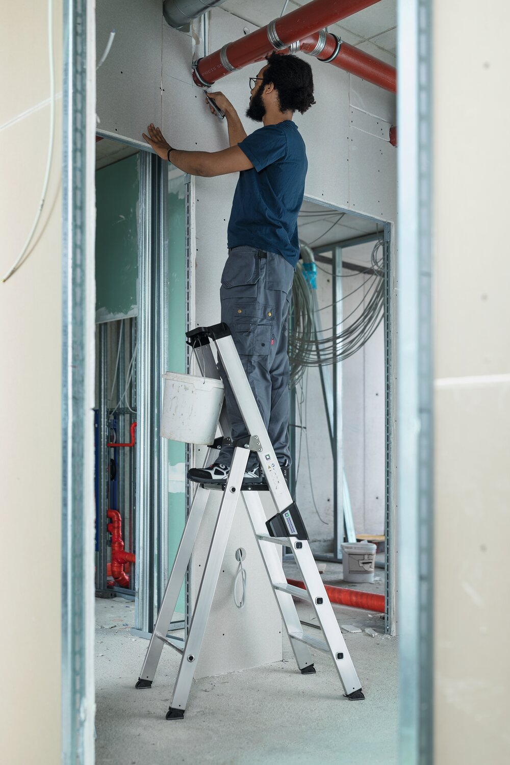 Escabeau à marches Munk accessible d'un côté 3 marches