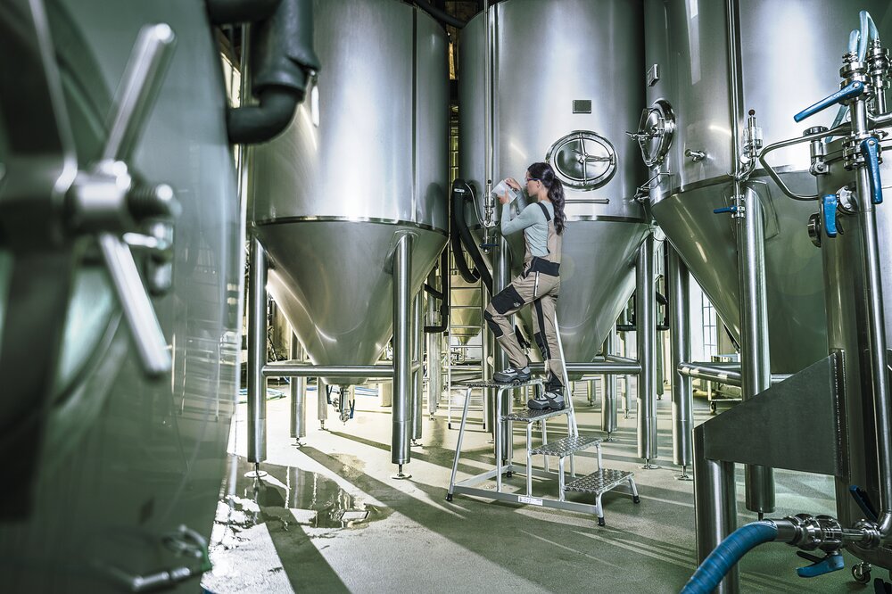 Munk Arbeitspodest starr mit Handlauf 4 Stufen von Günzburger Steigtechnik Munk Arbeitspodest starr mit Handlauf aus der Kategorie Podesttreppen mit der Artikelnr. 050044